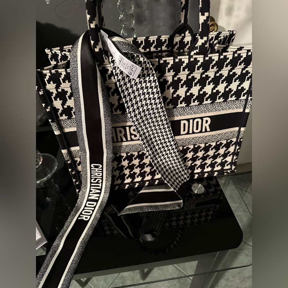 Black white 100% Authentic Christian Dior Houndstooth silk scarf tie in roundbox